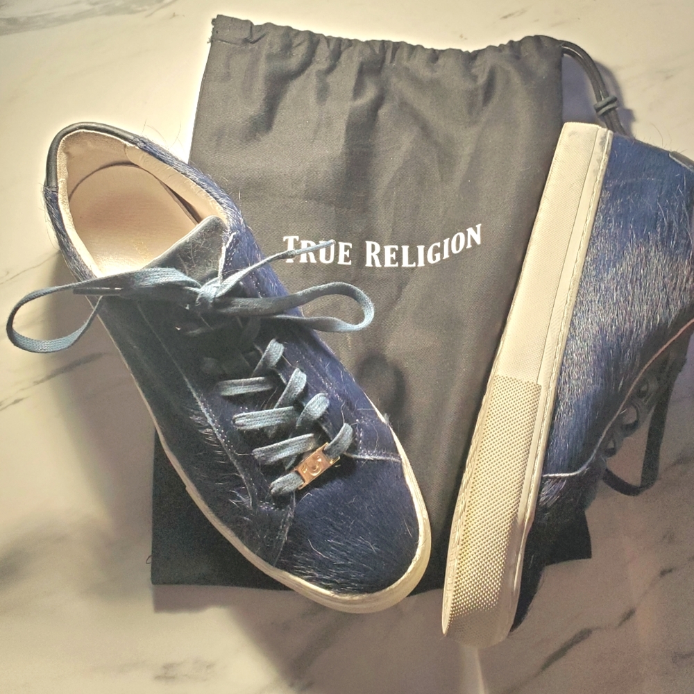 True Religion Women's Blue Fur Sneakers Shoe Size 10.